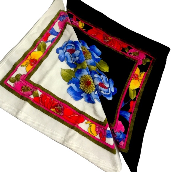 Accessories - NWOT Authentic Floral Towel set